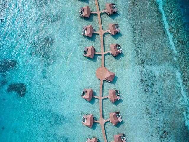 Intercontinental maldives overwater pool villas vista aerea